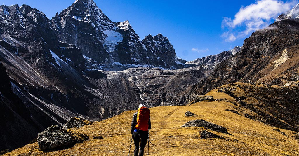 What to Wear on a Hike? Essentials for Comfort, Performance & Style